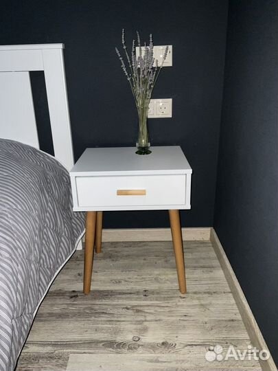 Тумбочка прикроватная