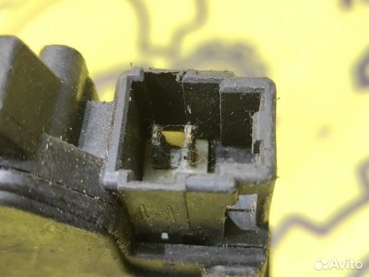 Замок двери задний левый Subaru Forester SF5 EJ205