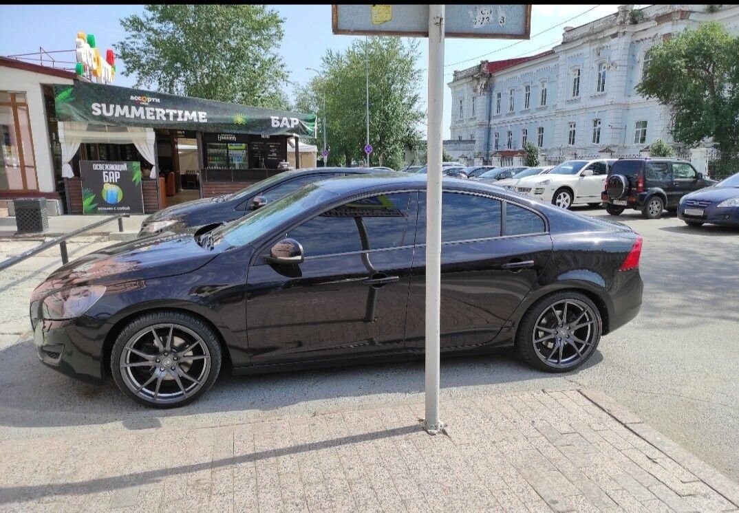 Volvo S60: фото владельца