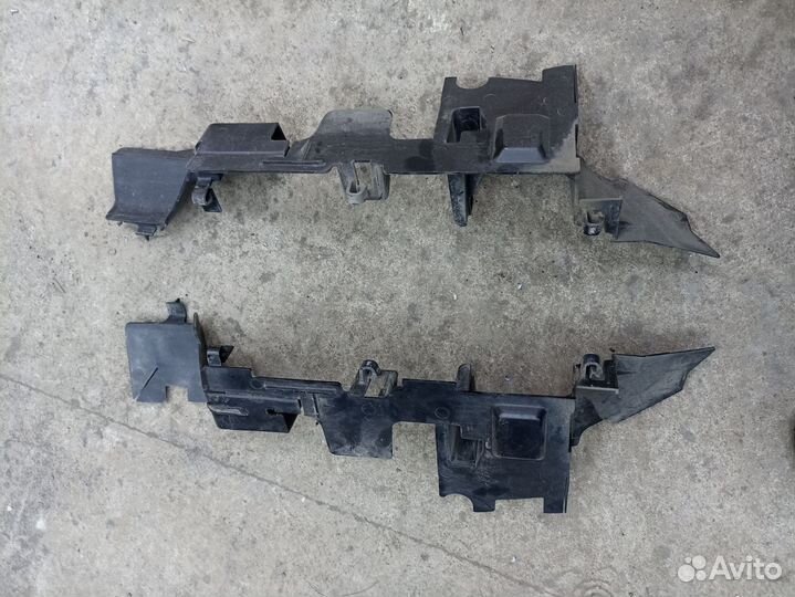 Дефлекторы потока левый Skoda Fabia 2 рестайлинг