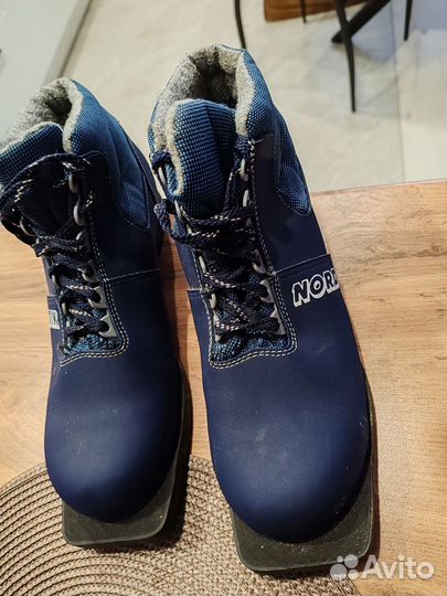 Лыжные ботинки