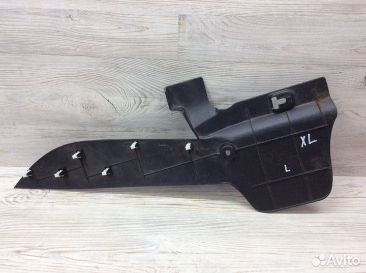 Накладка (кузов внутри) левая Mitsubishi Outlander
