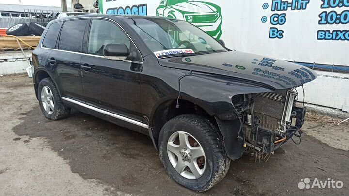 Стекло двери задней правой Volkswagen Touareg 7L08