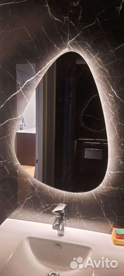 Зеркало в форме капли с подсветкой