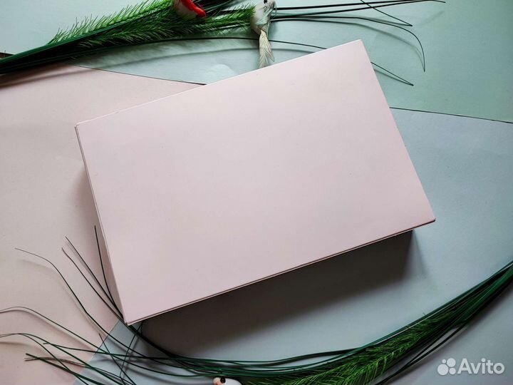 Коробка подарочная с бумажным наполнителем