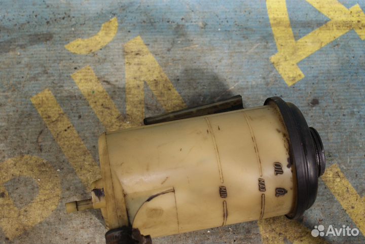 Бачок гур Audi 100 C3 Avant