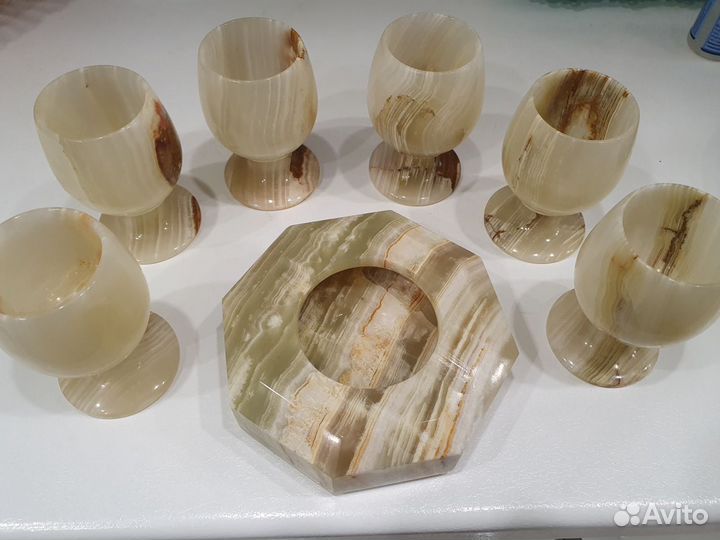 Рюмки и пепельница из оникса. Новые