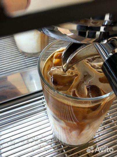 Бариста в кофейню