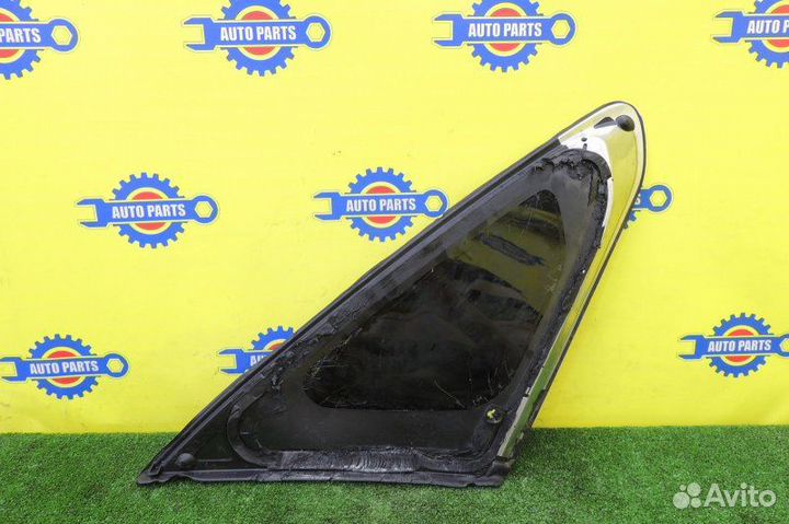 Форточка кузова задняя правая Toyota Crown azsh20