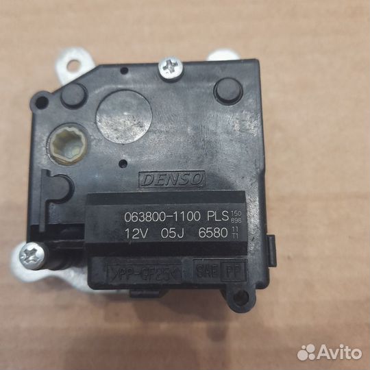 Сервопривод печки правый Toyota Rav 4 30 40