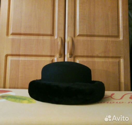 Шляпа женская таблетка с меховой отделкой