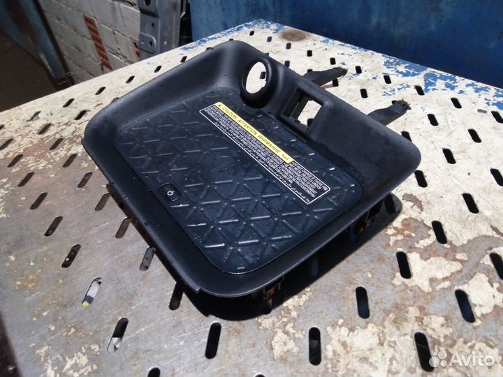 Беспроводное зарядное устройство Toyota Rav4 XA50