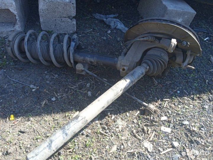 Стойка подвески передняя правая Volkswagen Golf5