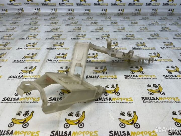 Кронштейн замка двери задний левый Volkswagen