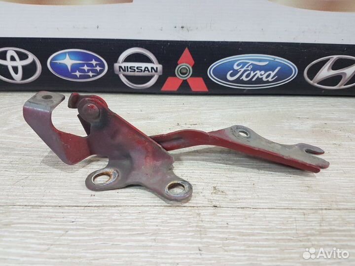 Петля капота передняя правая Mazda Premacy cpew FS