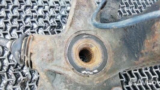 Ступица передняя левая peugeot 406 (LSE18K901)