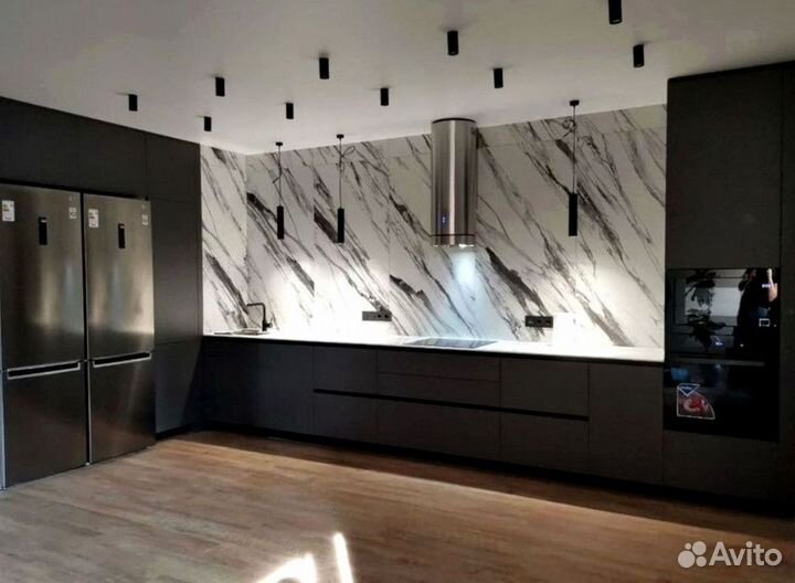 Угловая в потолок кухня на заказ