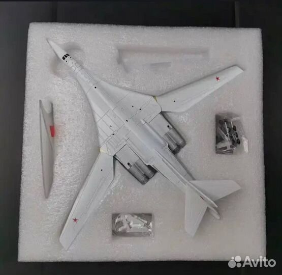 Модель самолета 1 200