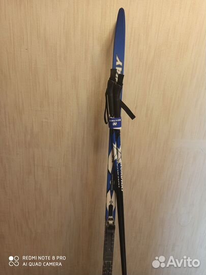 Лыжи с палками и ботинками