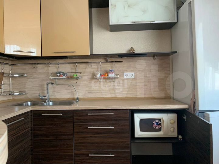 2-к. квартира, 72 м², 8/10 эт.