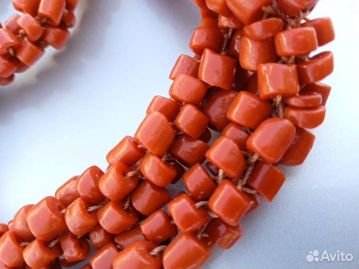 Бусы из коралла