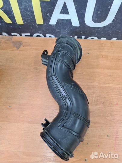 Патрубок воздушного фильтра Kia Mohave 2 D6EB