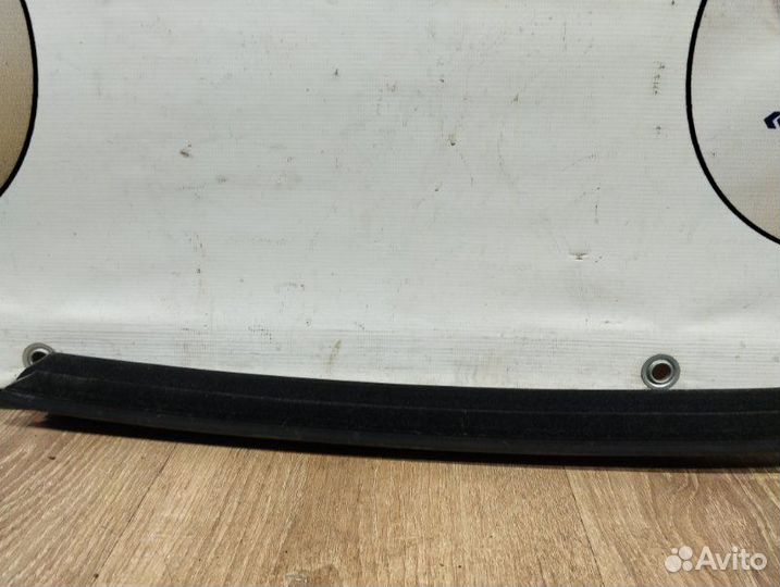 Уплотнитель стекла двери передний левый Volkswagen