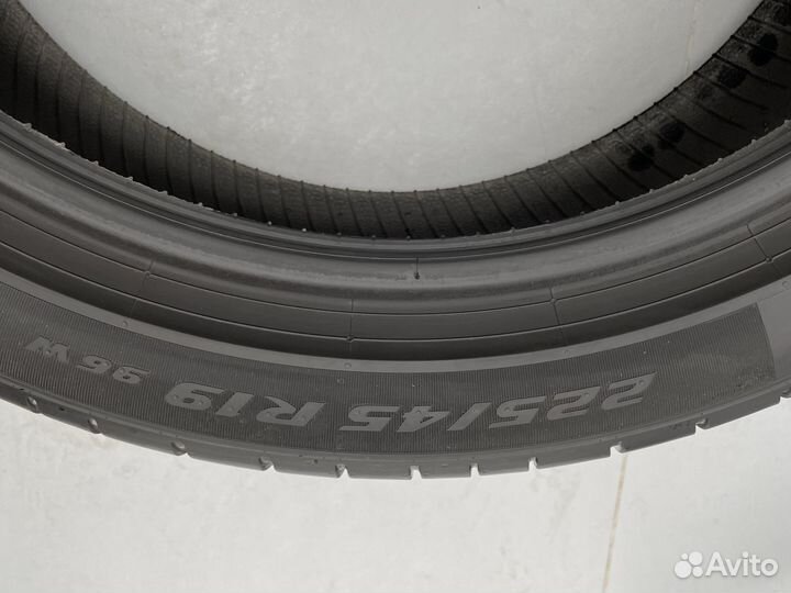 Pirelli P Zero II 225/45 R19