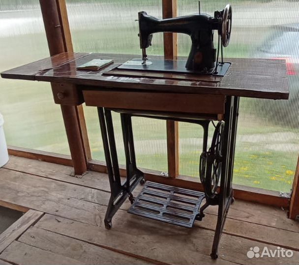 Швейная машина ножная Подольск 1954 год