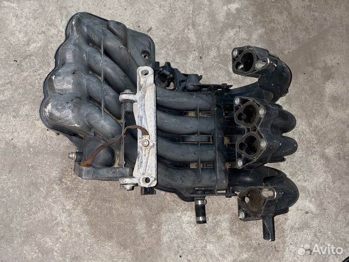 Коллектор впускной Golf 1.6л 8кл