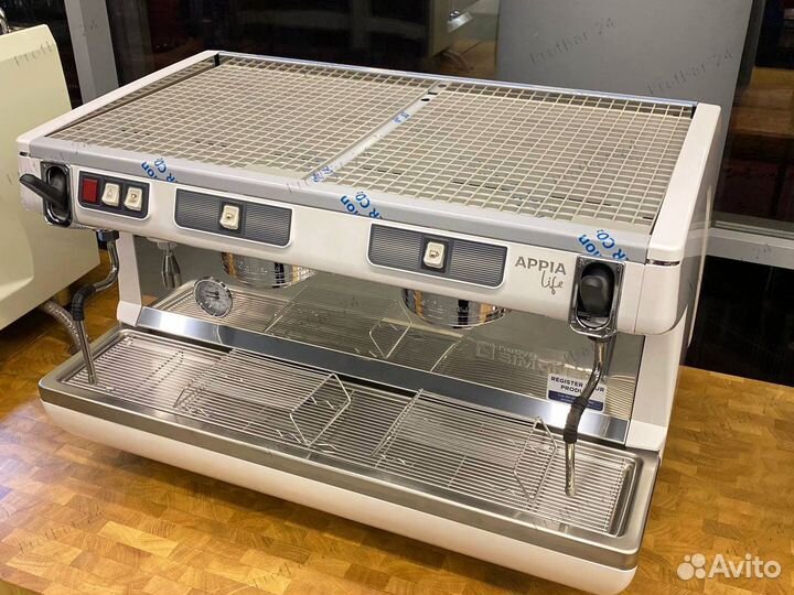 Кофемашина Nuova Simonelli белая (2 GRS)