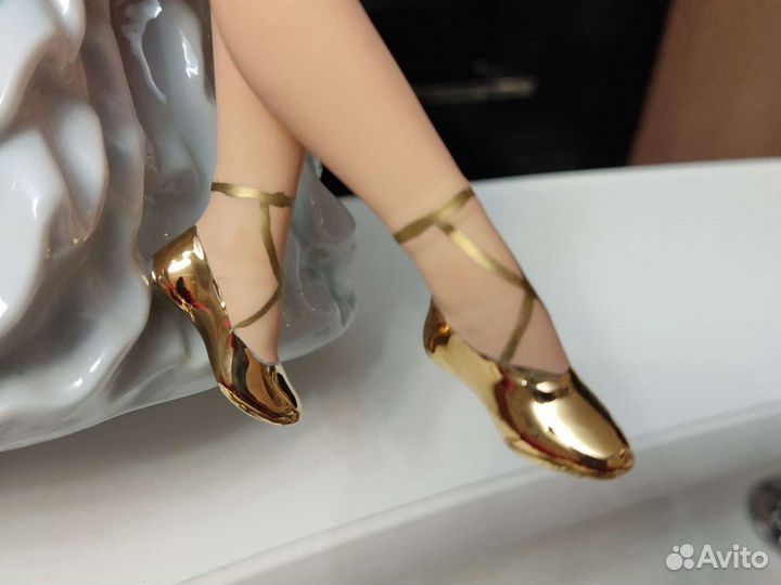 Фарфоровая статуэтка винтаж