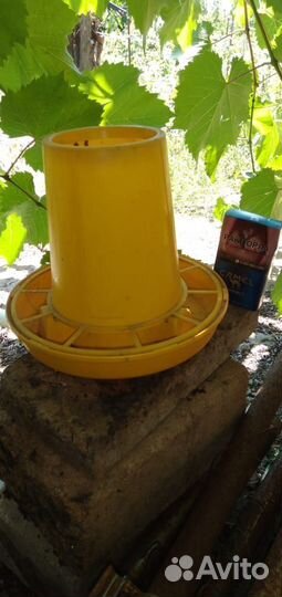 Кормушка для кур