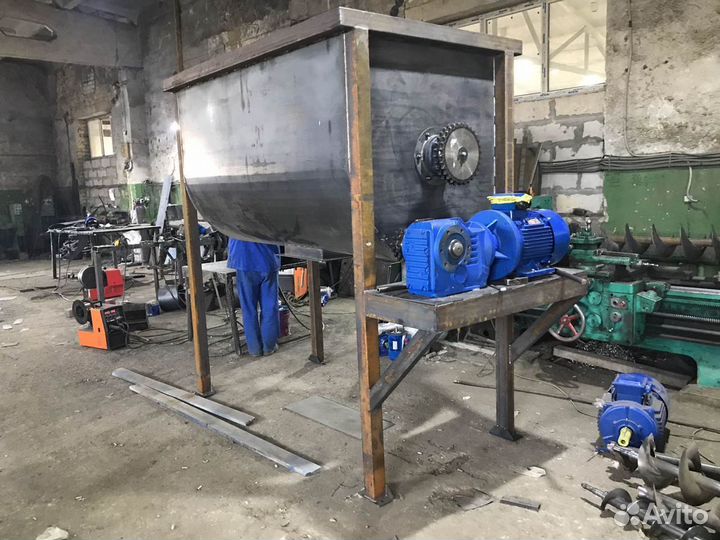 Смеситель кормов горизонтальный