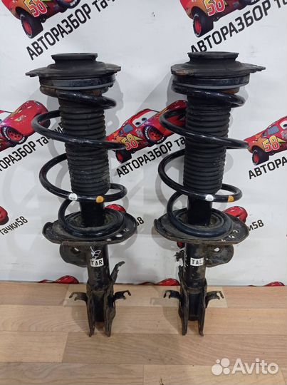 Амортизаторы передние левый правый Nissan Juke