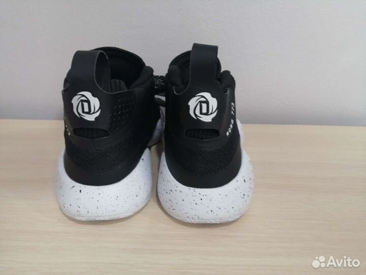 Новые кроссовки Adidas d rose 773