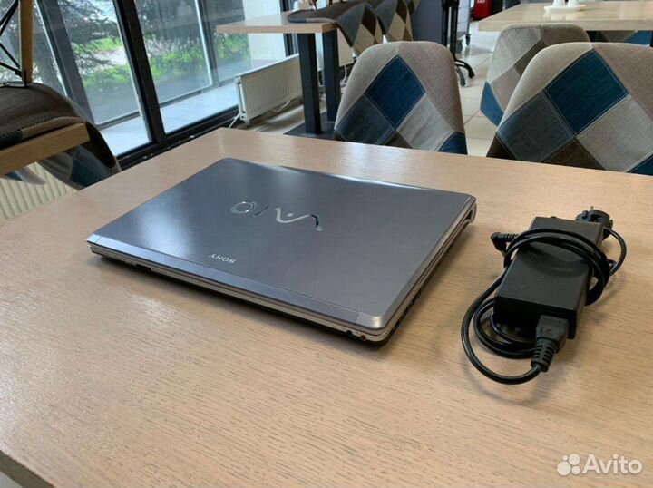 Большой 16.4 дуймовый Full HD Sony в Идеале