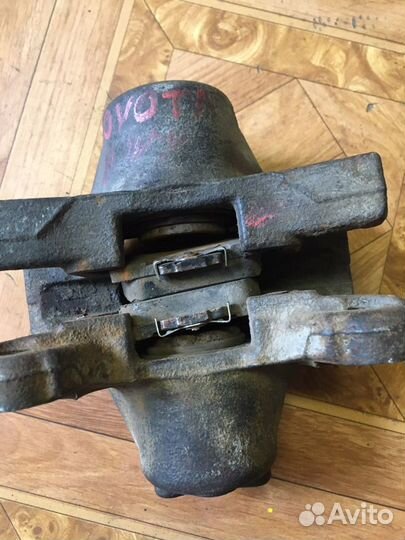 Суппорт задний левый Toyota mark 2 GX110