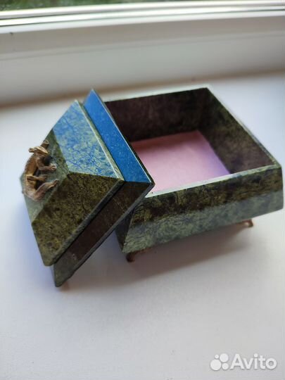 Шкатулка из змеевика