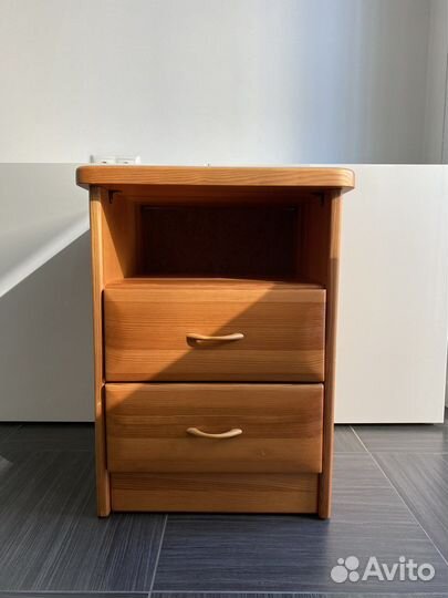 Тумба прикроватная из массива