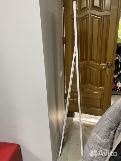 Напольное зеркало