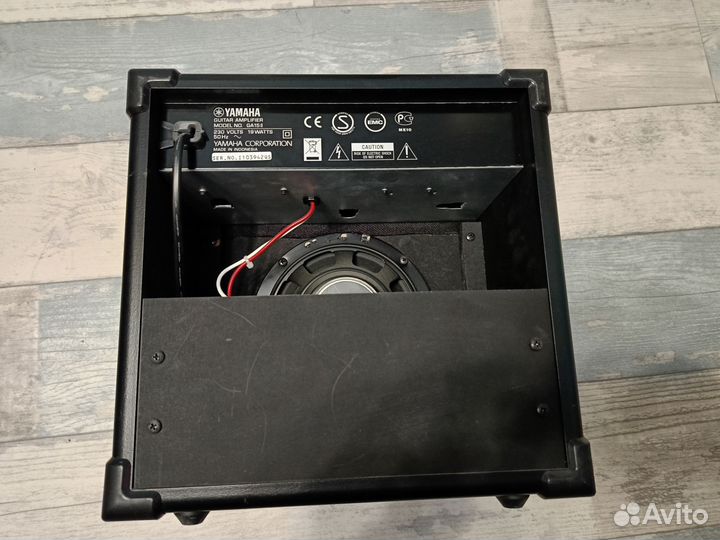 Гитарный комбоусилитель