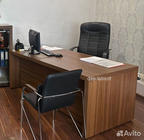 Стол руководителя орех. В наличии
