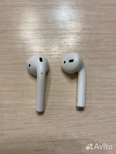 Наушники Airpods 2 поколения, кейс 1 поколения