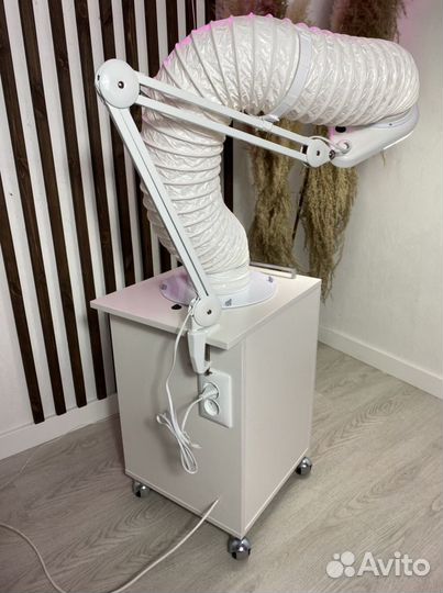 Вытяжка пылесос для маникюра и педикюра