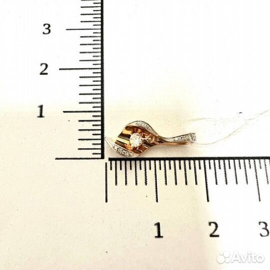 Золотая подвеска с бриллиантом