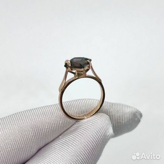 Золотое кольцо с камнем 17р