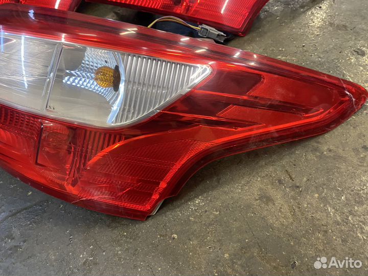 Задний правый фонарь Ford Focus 3 Седан