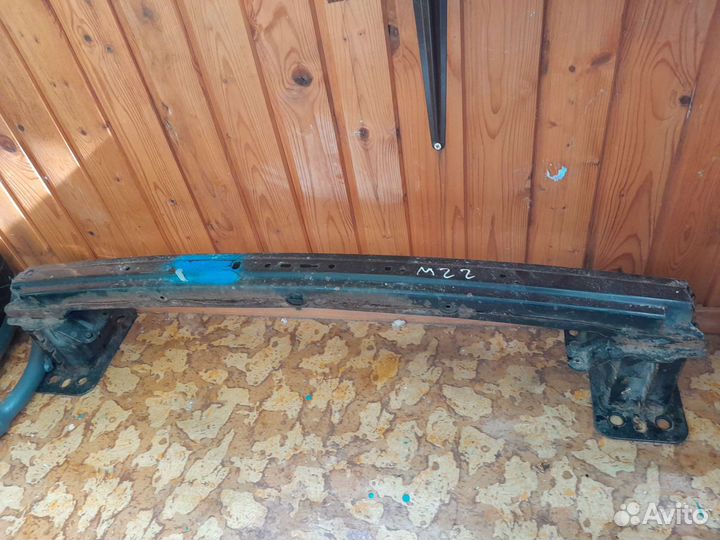 Усилитель переднего бампера