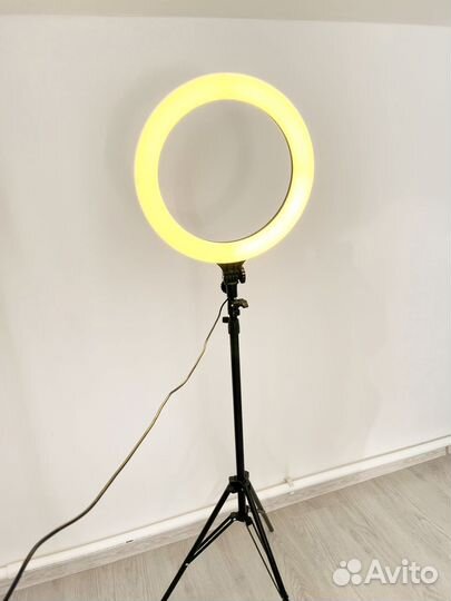 Кольцевая лампа со штативом